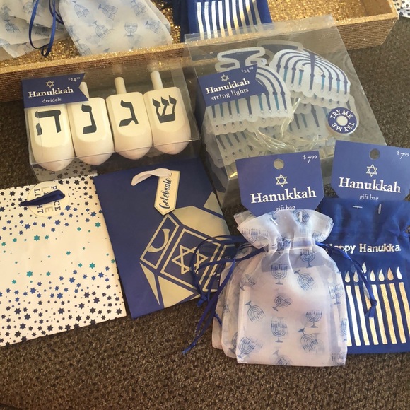 Hanukkah Bundle Gift bags Dreidels Menorah Lights - Picture 8 of 8